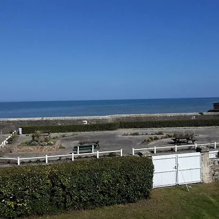 Дом отдыха Maison De Vacances A La Mer Quineville